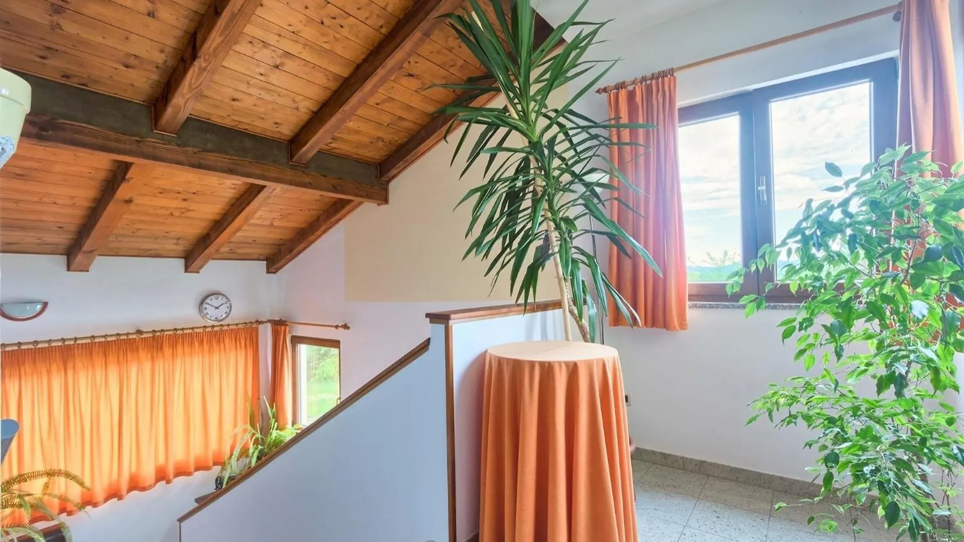 Ferienhaus Mit Privatpool Fuer 10 Personen Ca 188 Qm In Zarecje, Istrien Binnenland Von Istrien 0*, Zarecje Croatia