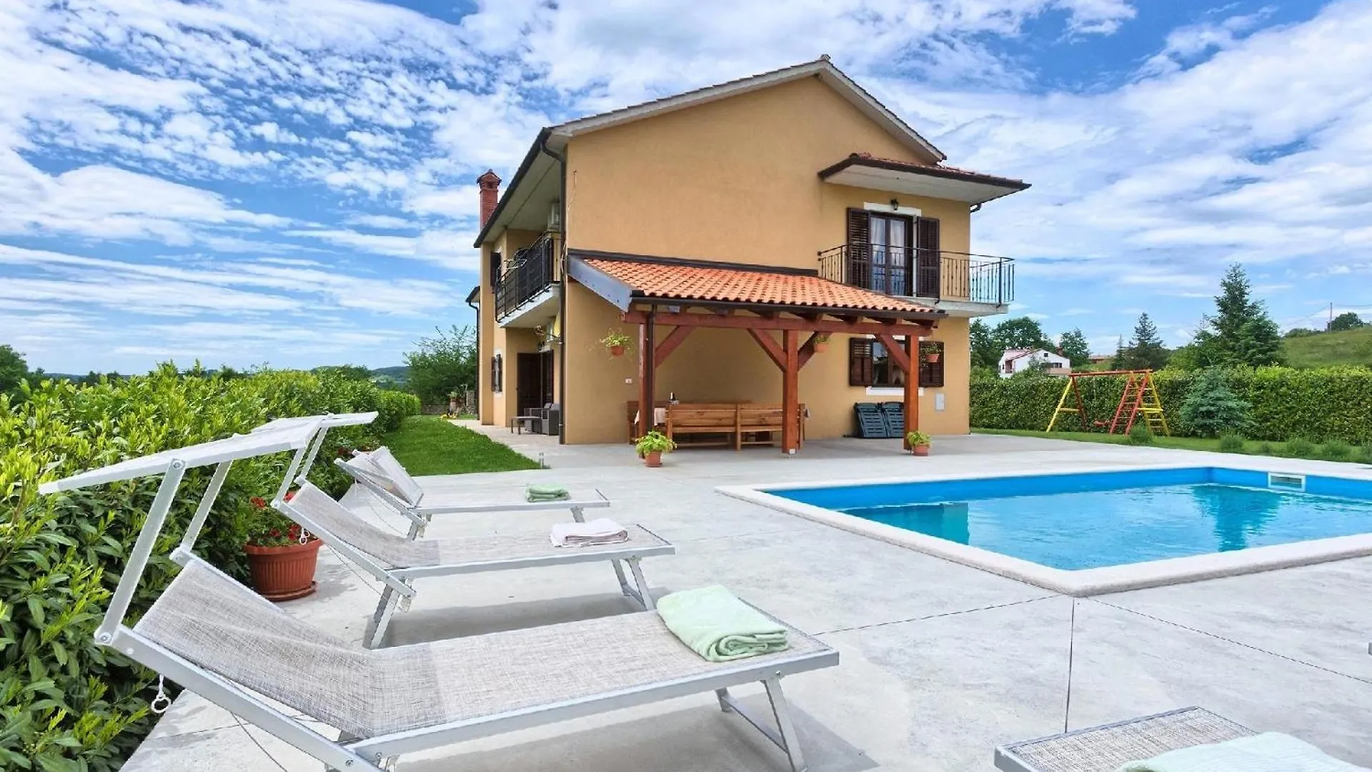 Ferienhaus Mit Privatpool Fuer 10 Personen Ca 188 Qm In Zarecje, Istrien Binnenland Von Istrien