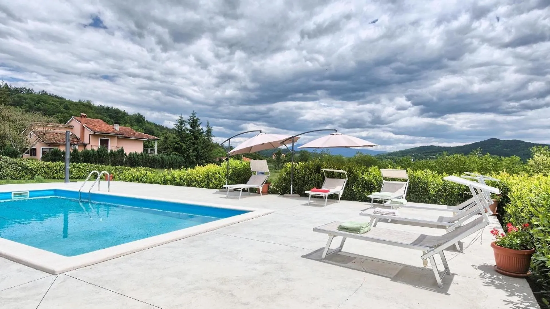 Ferienhaus Mit Privatpool Fuer 10 Personen Ca 188 Qm In Zarecje, Istrien Binnenland Von Istrien